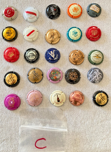 Lot 25 muselets de - :,
