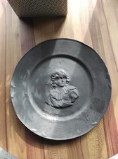 Assiette en étain de