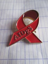 pin's  RUBAN ROUGE    A I D E