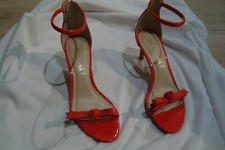 PAIRE DE TALON AIGUILLE SAN MARINA TAILLE 38