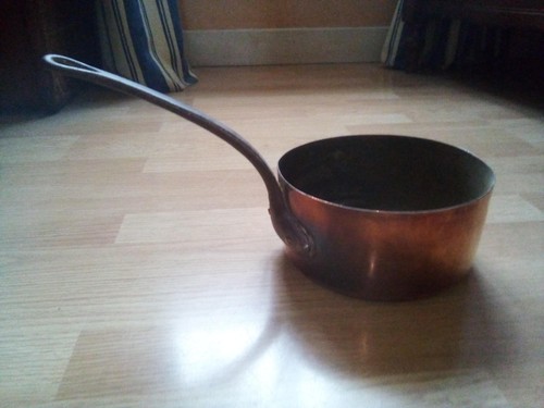 Très ancienne casserole - , en