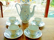 partie de service à Café en Porcelaine de Sologne Lamotte décor bleuets sympa