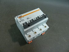 Disjoncteur Merlin Gerin multi 9 C32N 380V neuf 10A 4P-4d