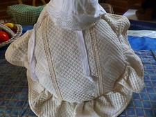 Lot === Ancien coussin piqué, landau, casquette vintage petit bébé, poupée