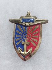 Un insigne militaire " 8° RA / Régiment Artillerie ".
