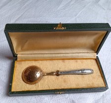 Cuillère saupoudreuse - , à