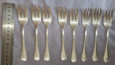 6 fourchettes à gâteau vintage en métal argenté modèle coquille