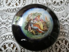 belle boite en porcelaine de