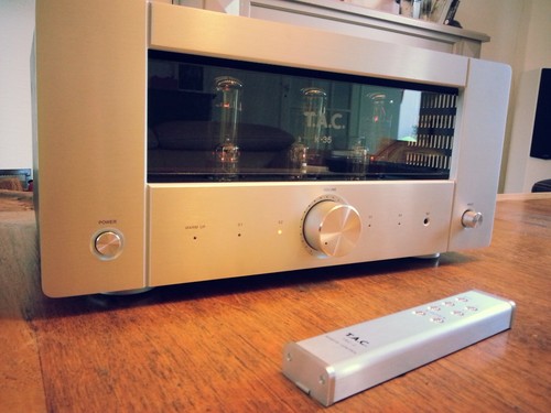 Amplificateur intégré - , à