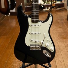 Guitare électrique Fender Japan Traditional II Stratocaster des années 60-01