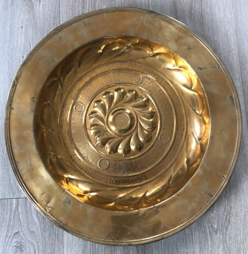 Ancien plat offrande - , ombilic
