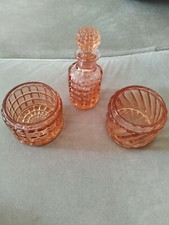 Flacon et deux pots en cristal