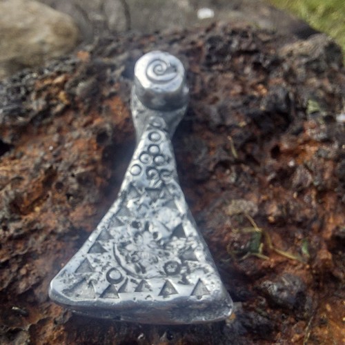 Pendentif hache fait - hache,,