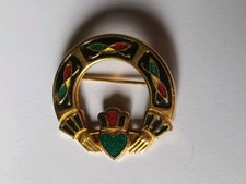 Claddagh broche en métal doré Tara