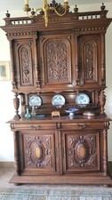 Magnifique buffet en noyer style Henri Ii