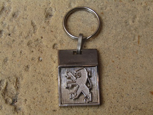 Porte cles ancien métal - en,