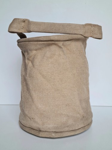 Ancien seau eau - eau, toile