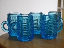 PORTIEUX 5 ANCIENS VERRES A LIQUEUR VERRE MOULER COULEUR BLEU