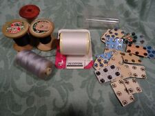 lot couture ==bobines fils  (bois  et divers) pressions petit modéle ancien 