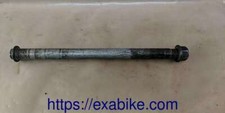 axe de roue arriere pour Suzuki GSXF 1100  de 1988 a 1994