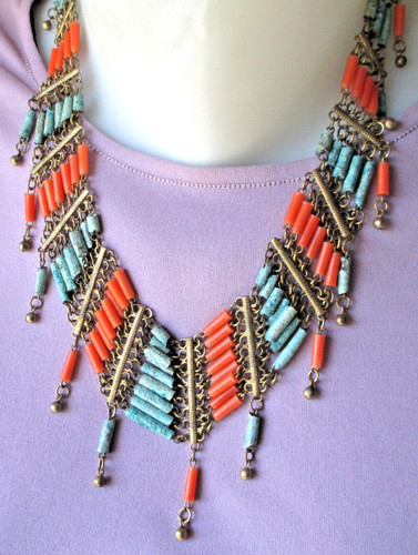 Ancien collier couleur - , or