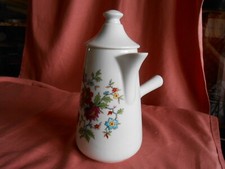 Très jolie Chocolatière en Haute Porcelaine P.L. Décor Floral