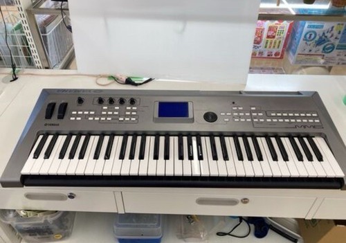 Clavier synthétiseur musical