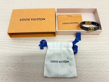 Coffret Louis Vuitton Contenant Un Bracelet Louis Vuitton Réversible 