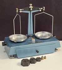 Ancienne Balance de précision à Trébuchet métal R.E.A.L.I.S. + 5 poids