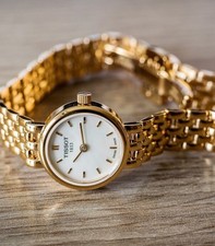 Montre Tissot Lovely Femme Luxe 19.5mm Acier PVD Or Jaune Quartz Saphir