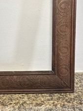 Cadre ancien sculpté à