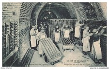 AVUP16-1001-51 EPERNAY MOET ET CHANDON - Rangement des vins en bouteilles