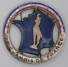Ski et montagne - ESF Chamois de France modèle argent Augis 1944-1945 sur cuir