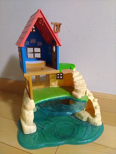 Maison poupée secrète sur - de,