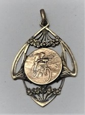 -RARE MEDAILLE PENDENTIF