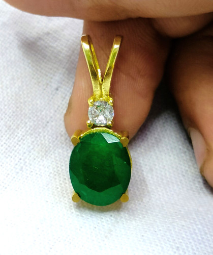 Pendentif émeraude naturelle