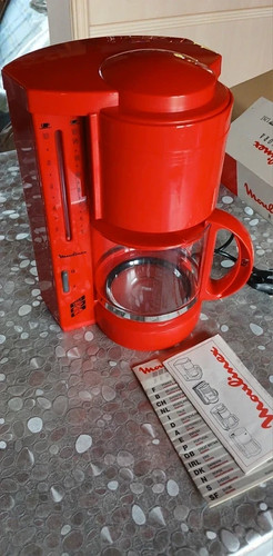 Cafetière électrique rouge