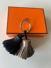 Hermès - Porte-clés "Carmen - Unos-dos" en cuir - NEUF