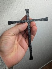 Ancienne croix murale en fer forgé