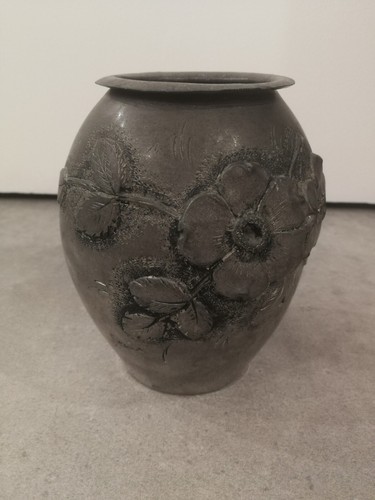 Vase étain gravé et - en,