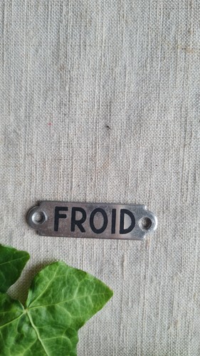 Ancienne petite plaque alu fer - petite,