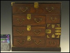 Jolie mini coffre en bois de