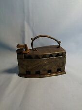 Décoration reproduction fer à repasser à braise  