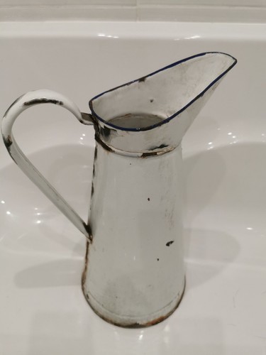 Broc eau tôle - à, en