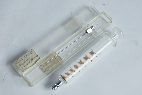 Ancienne seringue médicale