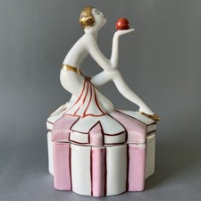 Petite boite ancienne figurine