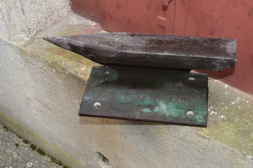 Petite enclume bon - petite,