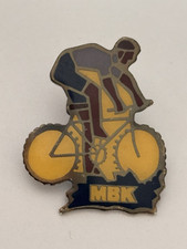Pin’s MBK VTT velo course cycling Cycliste Cyclisme Tout Terrain Montagne logo