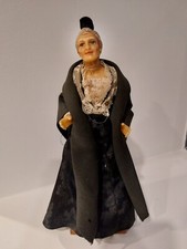 Ancienne poupee en cire vieille femme sur socle XIX ème 