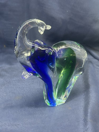 Superbe éléphant multicolore